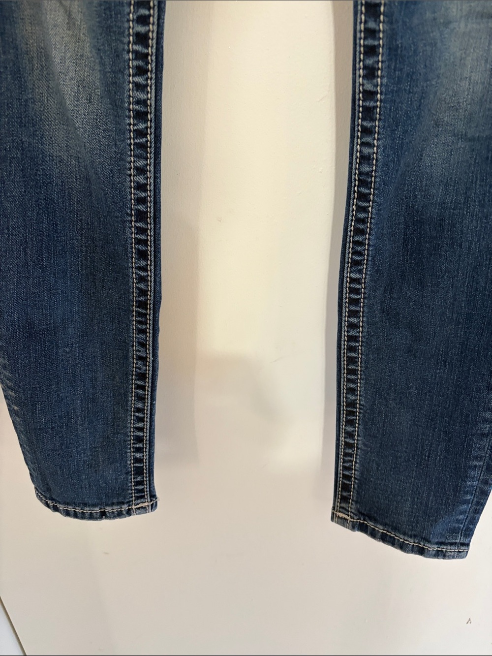 Miss Me Blue Faded Skinny Jeans with Contrast Stitching EUC - Picture 2 of 4